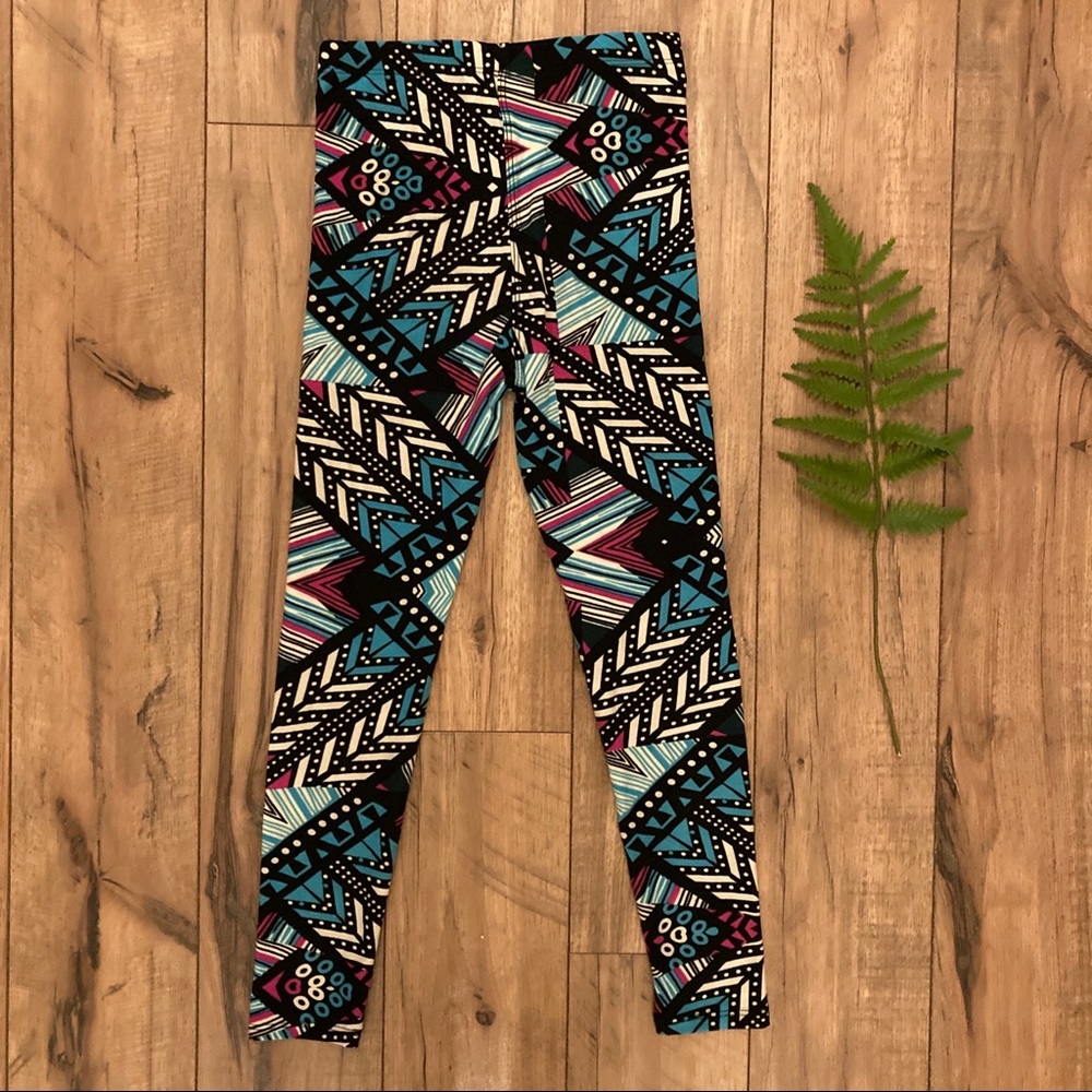🪴3/$15 fun pink and blue geo pattern leggings